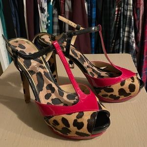 Gianni Bini Leopard Calf Hair Red Patent Leather T-Strap Peep Toe Heels, 7.5 NEW